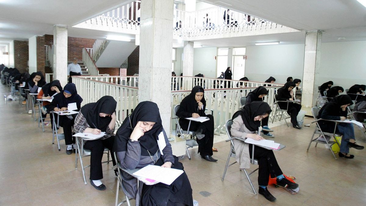 V Íránu někdo otrávil stovky školaček. Chtěl, aby se uzavřely dívčí školy